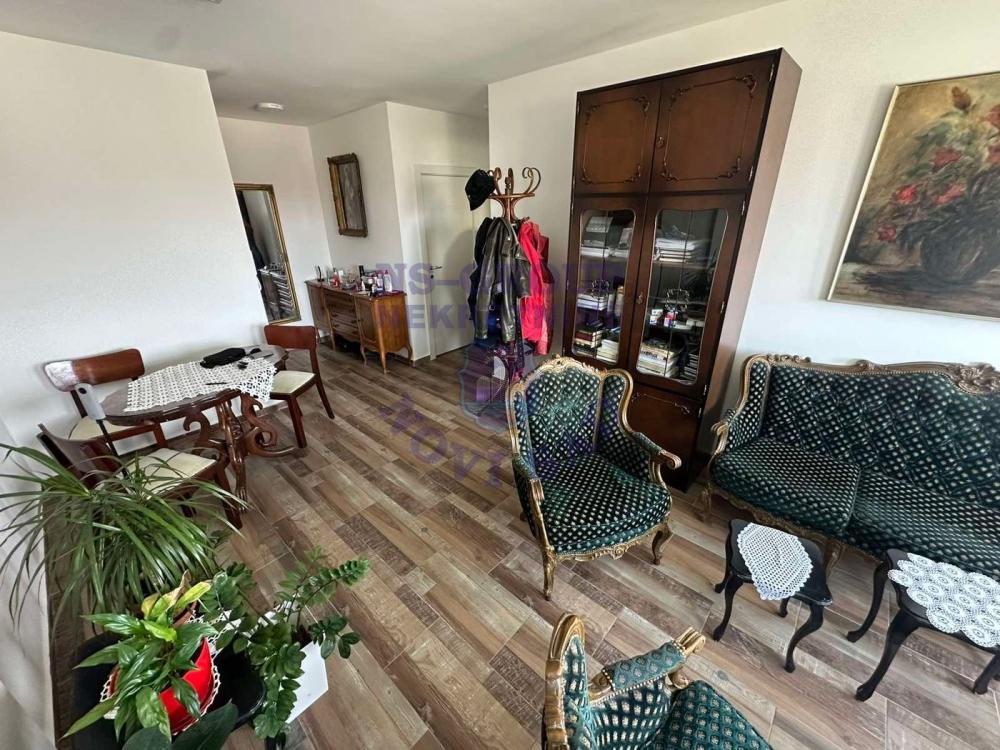 Slika 1 - Predstavljamo vam dvosoban stan na drugom spratu zgrade na Adicama. Agencijska šifra : 546283