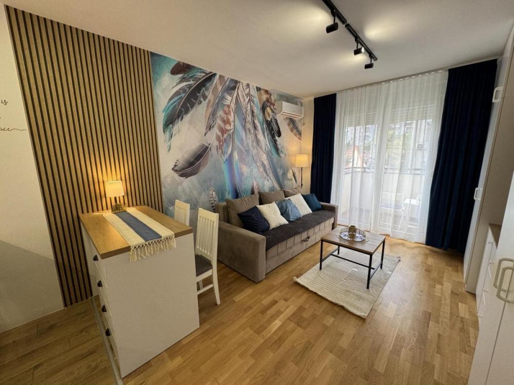 Slika 1 - Nameštena garsonjera sa terasom novogradnja