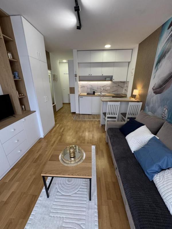 Slika 2 - Nameštena garsonjera sa terasom novogradnja