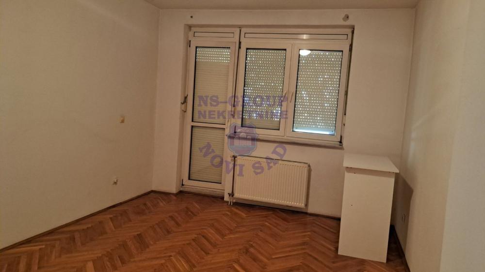 Glavna slika -Predstavljamo vam nekretninu sa puno potencijala na ekskluzivnoj lokaciji. Agencijska šifra : 551649