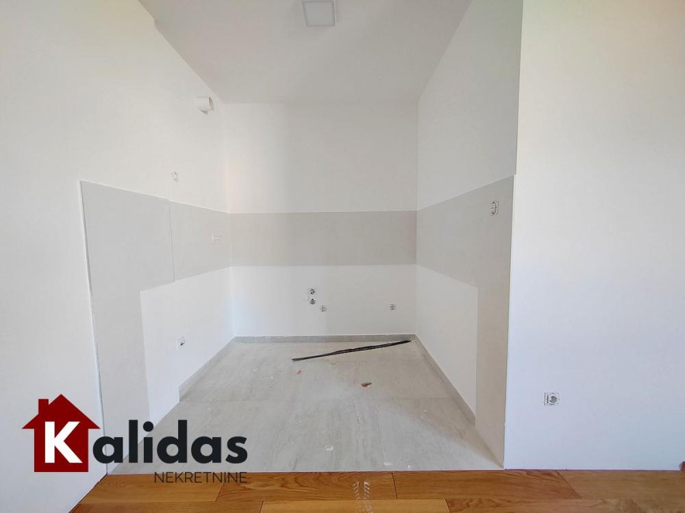 Slika 2 - Stan,NOVI SAD,BULEVAR,kv: 44, € 147300, ID: 1008049