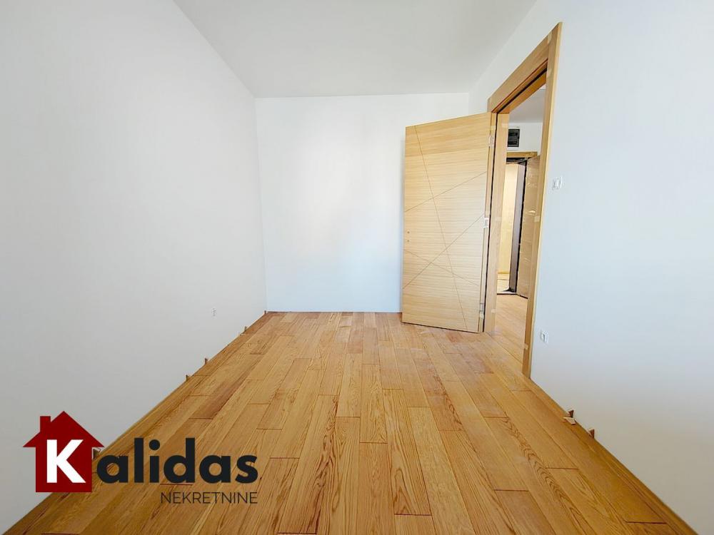 Slika 3 - Stan,NOVI SAD,BULEVAR,kv: 44, € 147300, ID: 1008049
