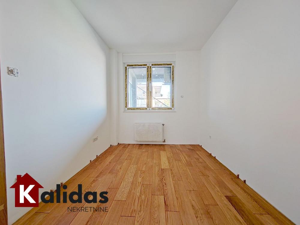 Slika 4 - Stan,NOVI SAD,BULEVAR,kv: 44, € 147300, ID: 1008049