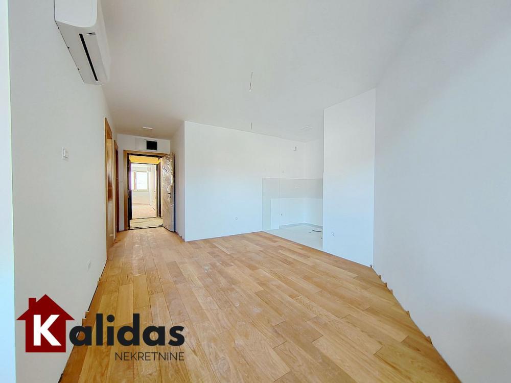 Slika 1 - Stan,NOVI SAD,BULEVAR,kv: 44, € 147300, ID: 1008049