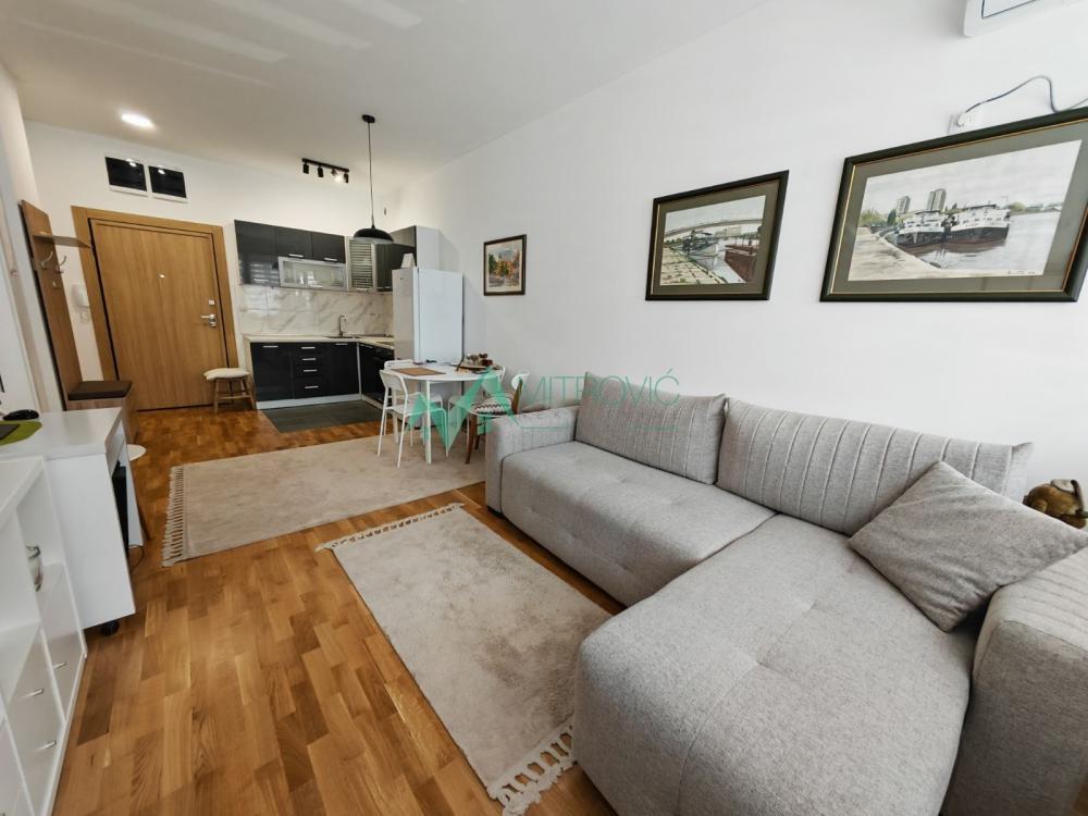 Glavna slika -Telep, 42m2. Nov dvosoban stan sa nameštajem! 