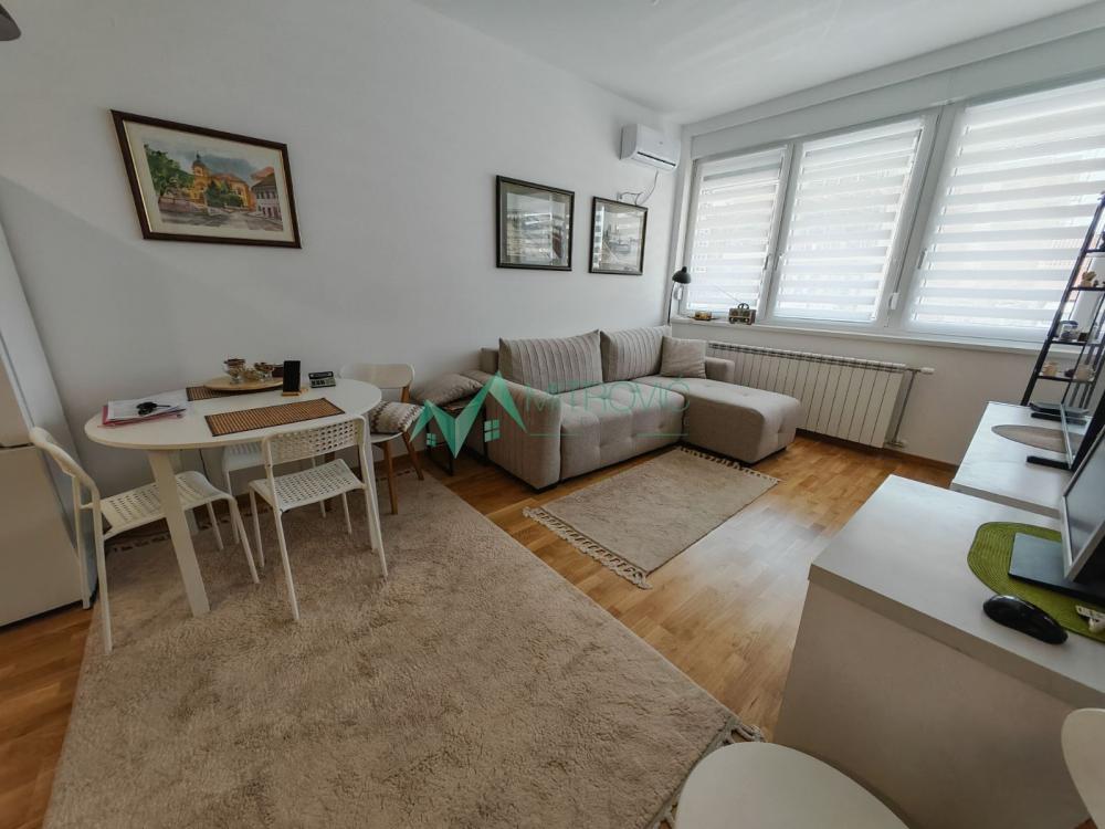 Slika 2 - Telep, 42m2. Nov dvosoban stan sa nameštajem! 