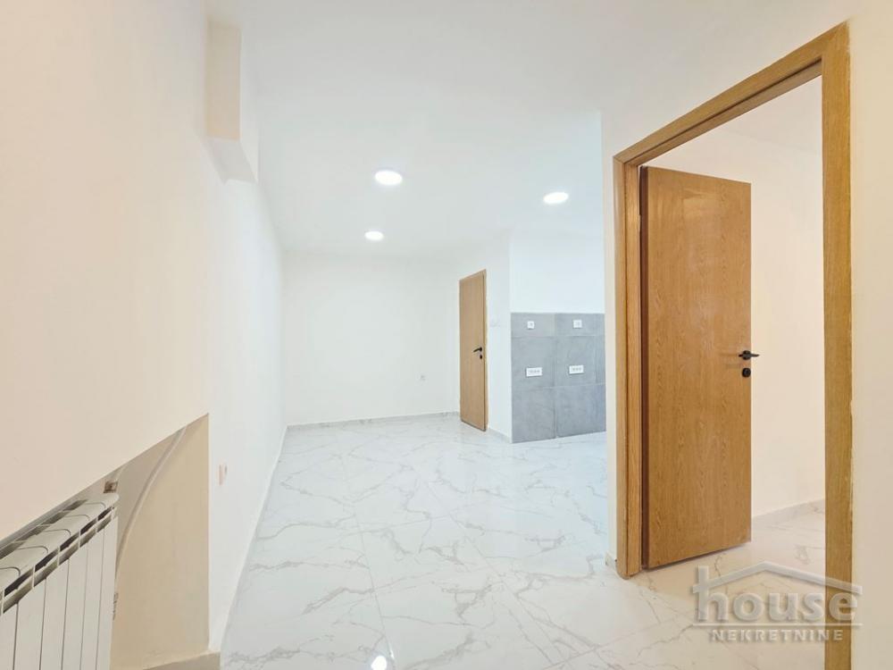 Slika 2 - Stan,NOVI SAD,CENTAR,kv: 27.00, € 85000, ID: 1064444