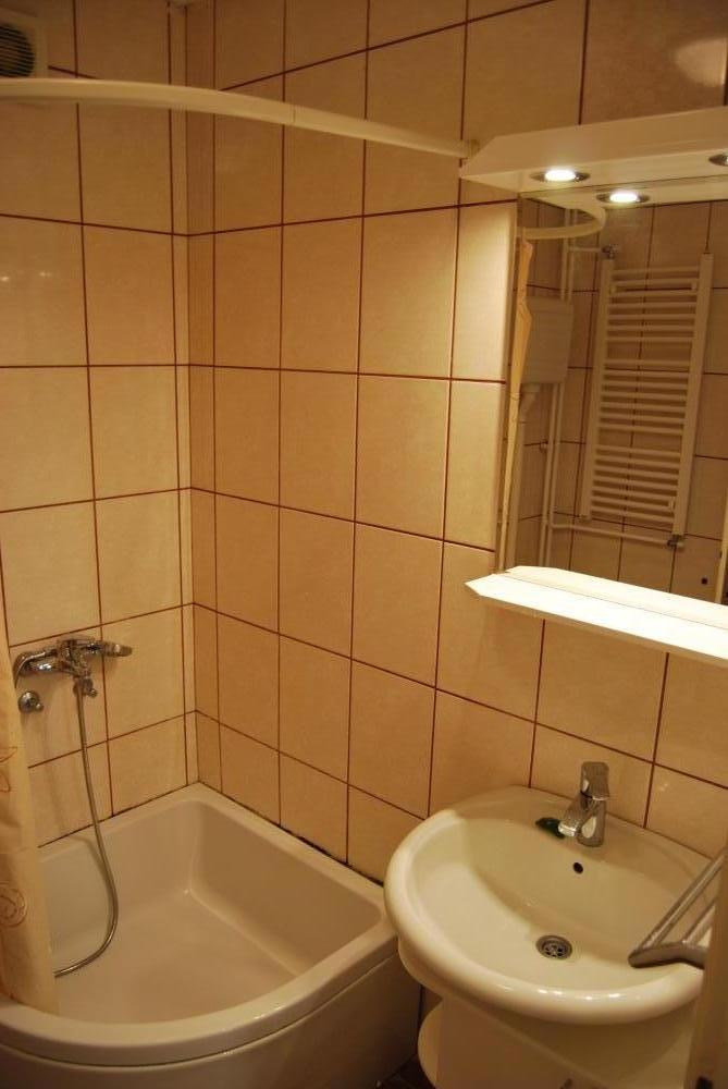 Slika 9 - Dvosoban, 60m2, Veselina Masleše Novi Sad, sa terasom, ima lift