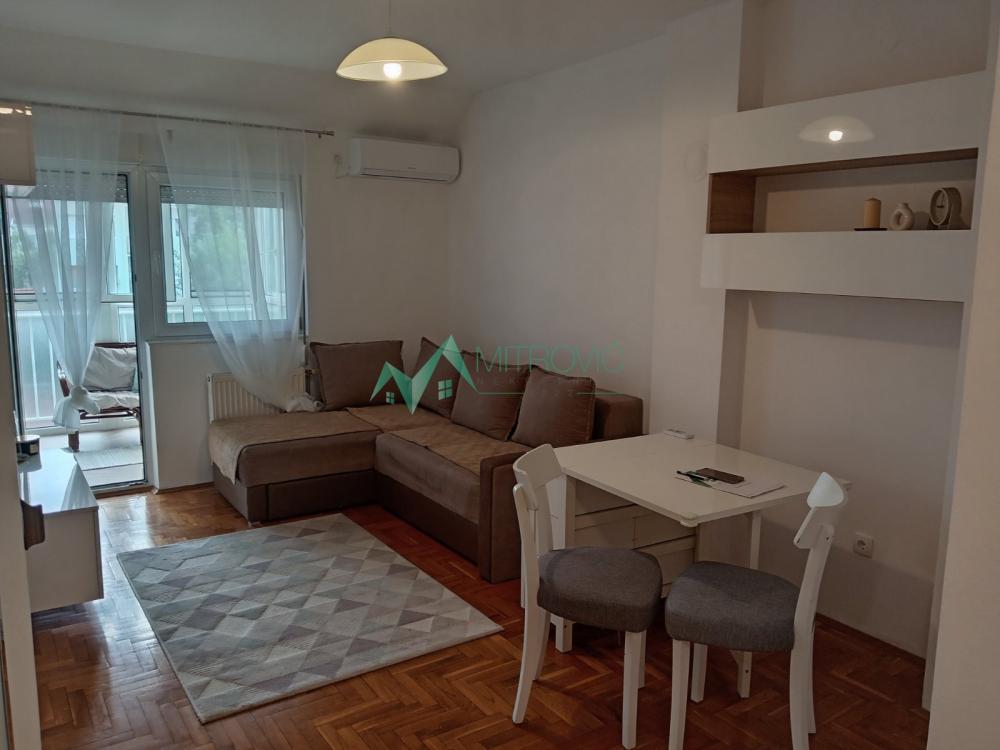 Slika 2 - Jednoiposoban, 39m2, Socijalno Novi Sad, sa terasom, sa parkingom