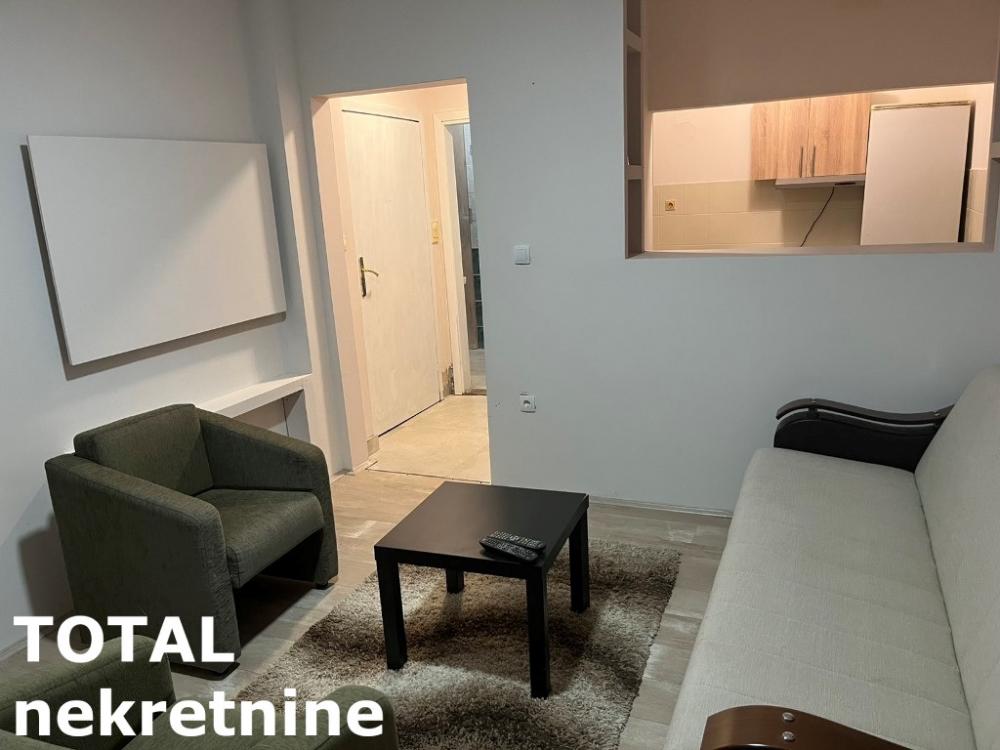 Slika 3 - Stan,NOVI SAD,BULEVAR,kv: 28.00, € 115000, ID: 1101296