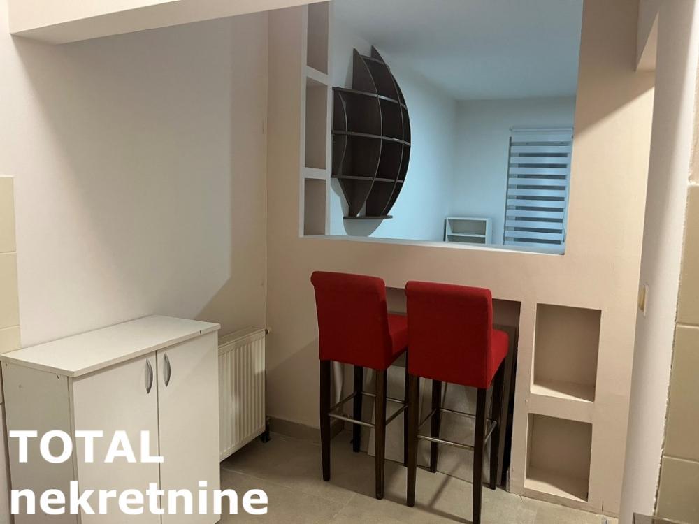 Slika 6 - Stan,NOVI SAD,BULEVAR,kv: 28.00, € 115000, ID: 1101296