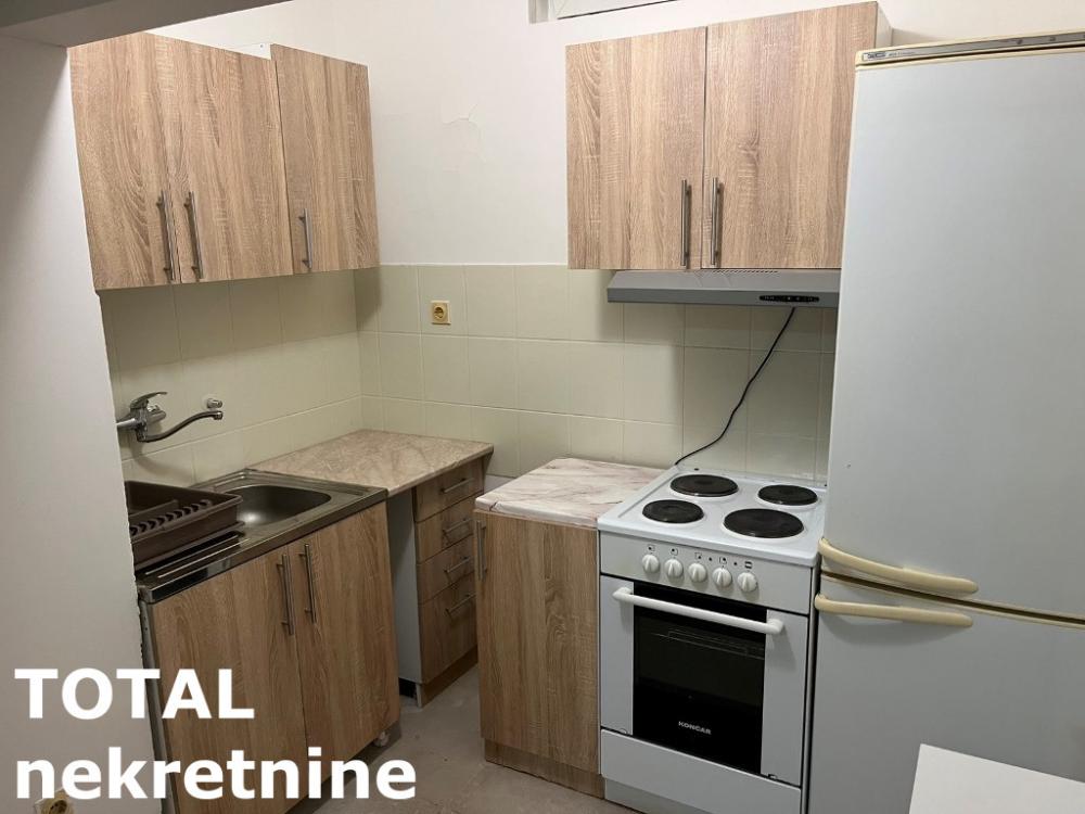 Slika 4 - Stan,NOVI SAD,BULEVAR,kv: 28.00, € 115000, ID: 1101296