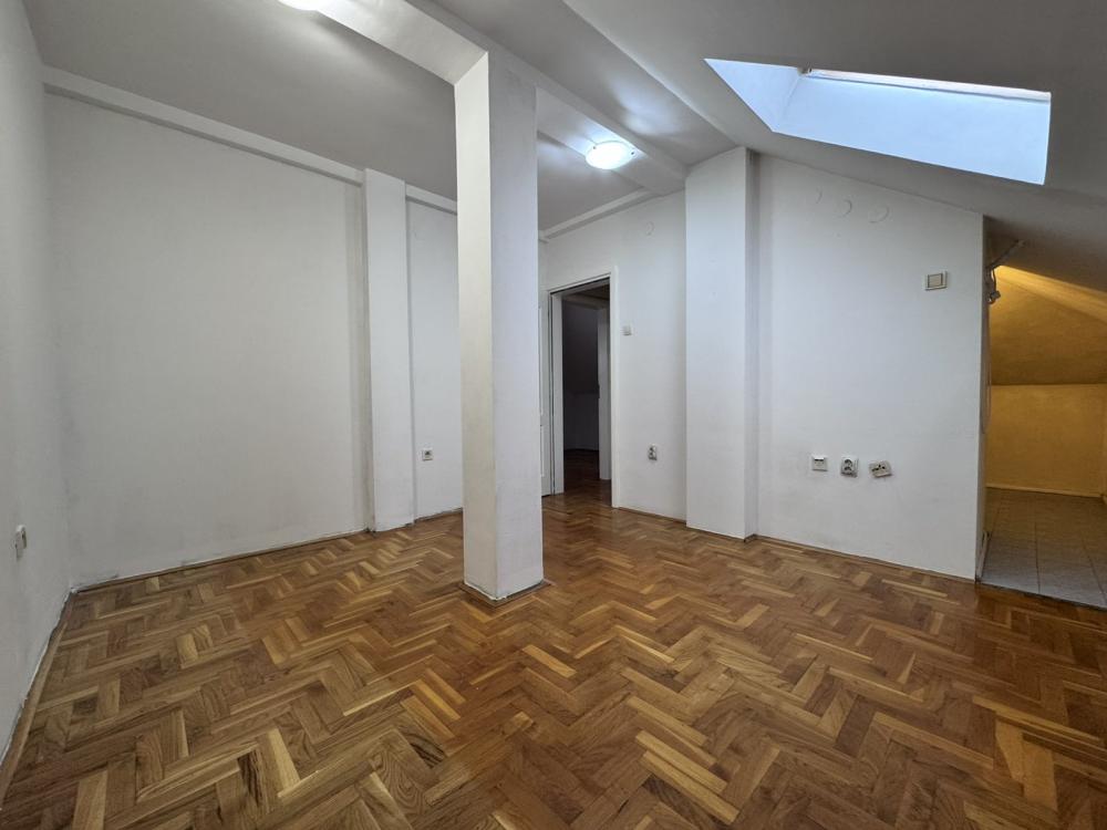 Slika 7 - Trosoban stan na Bulevaru Evrope sa parking mestom