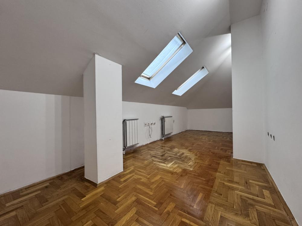 Slika 8 - Trosoban stan na Bulevaru Evrope sa parking mestom