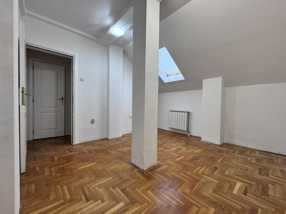 Slika 6 - Trosoban stan na Bulevaru Evrope sa parking mestom