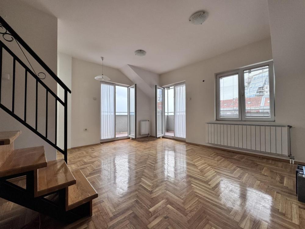 Glavna slika -Trosoban stan na Bulevaru Evrope sa parking mestom