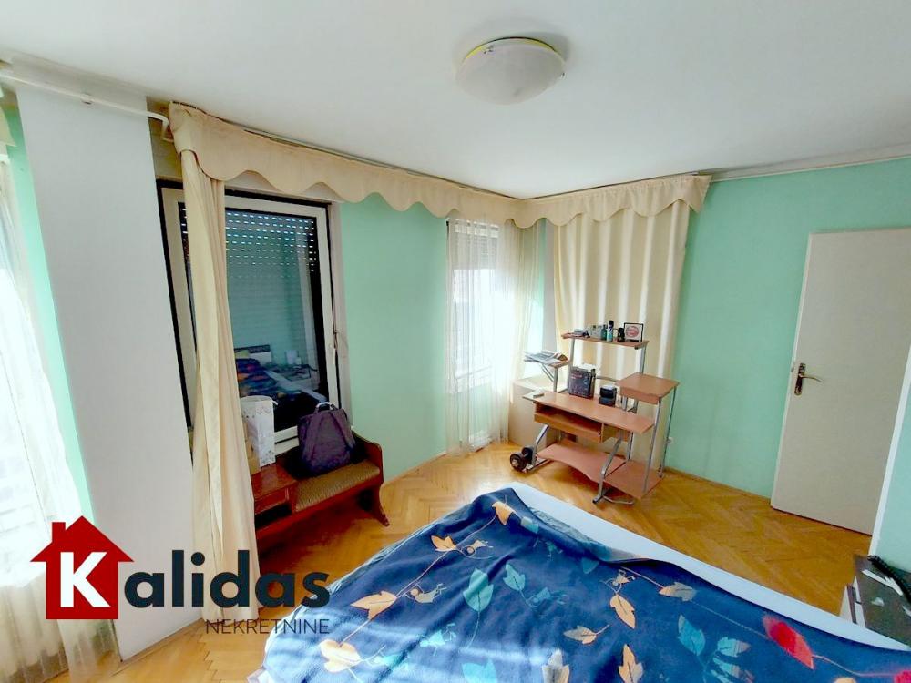 Slika 11 - Stan,NOVI SAD,BULEVAR,kv: 84, € 257500, ID: 1008106