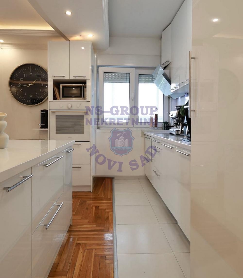 Slika 0 - Četvorosoban, Nova Detelinara Novi Sad, sa terasom, ima lift