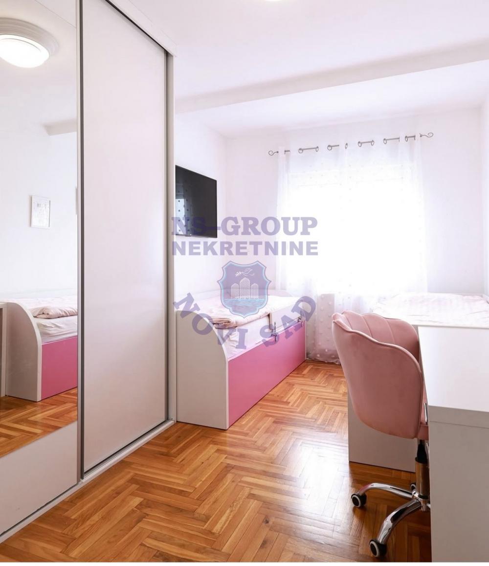 Slika 6 - Četvorosoban, Nova Detelinara Novi Sad, sa terasom, ima lift