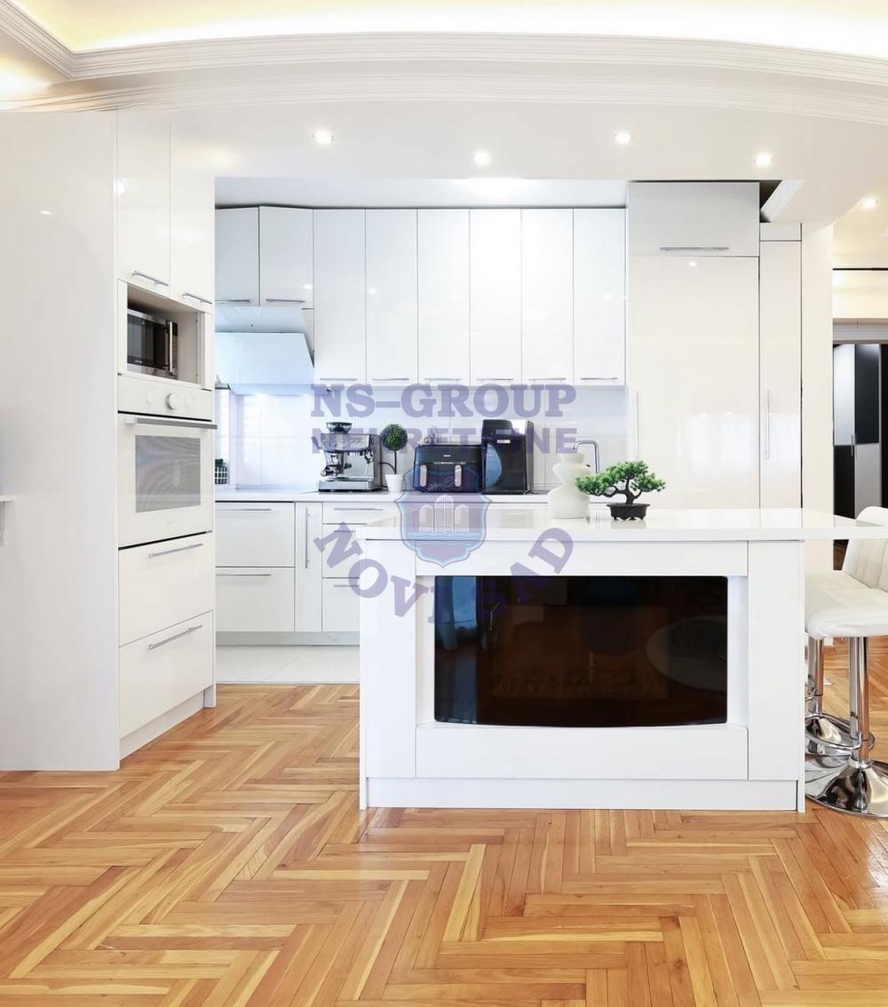 Slika 8 - Četvorosoban, Nova Detelinara Novi Sad, sa terasom, ima lift