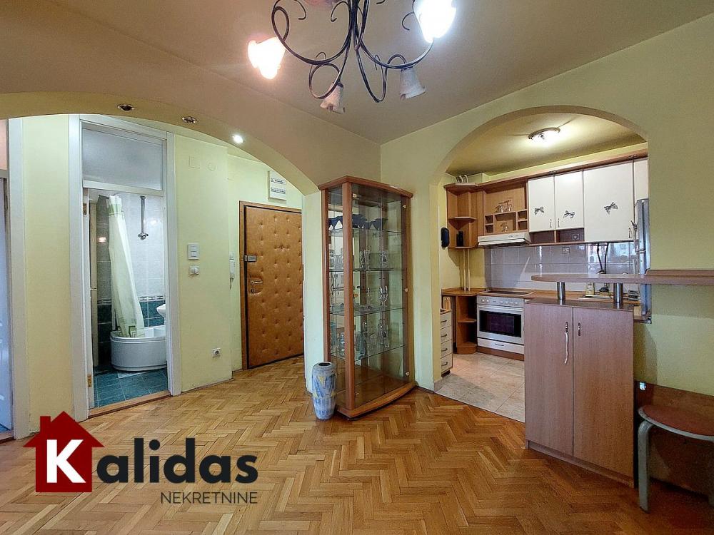 Slika 8 - Stan,NOVI SAD,BULEVAR,kv: 58, € 134400, ID: 1008127