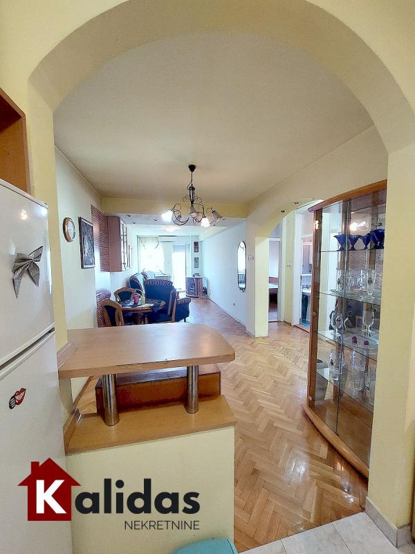 Slika 6 - Stan,NOVI SAD,BULEVAR,kv: 58, € 134400, ID: 1008127