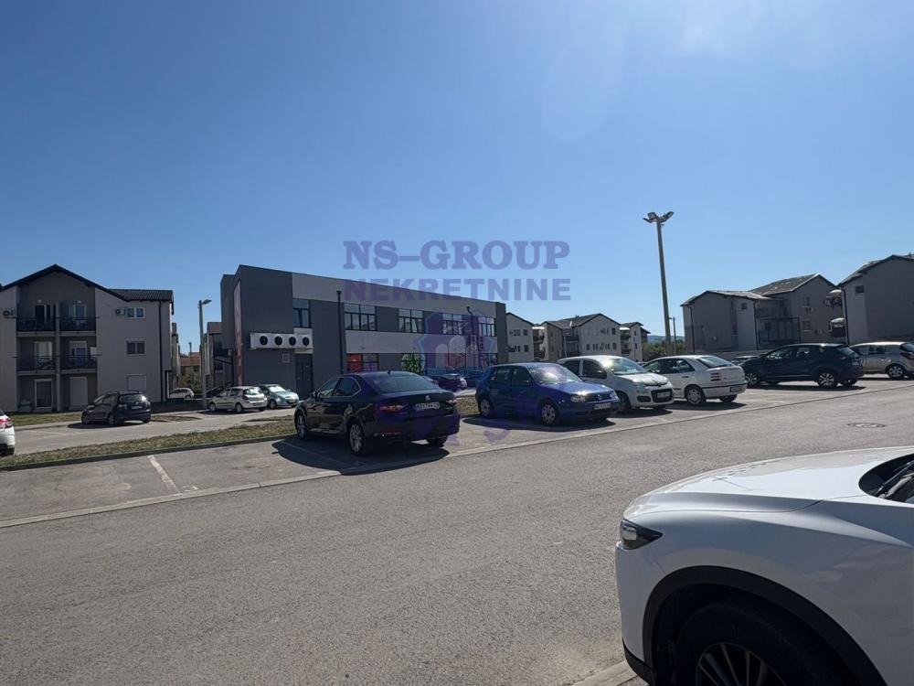 Slika 11 - Stan u Telepskoj Dolini, bez ulaganja! Parking mesto ispred zgrade!