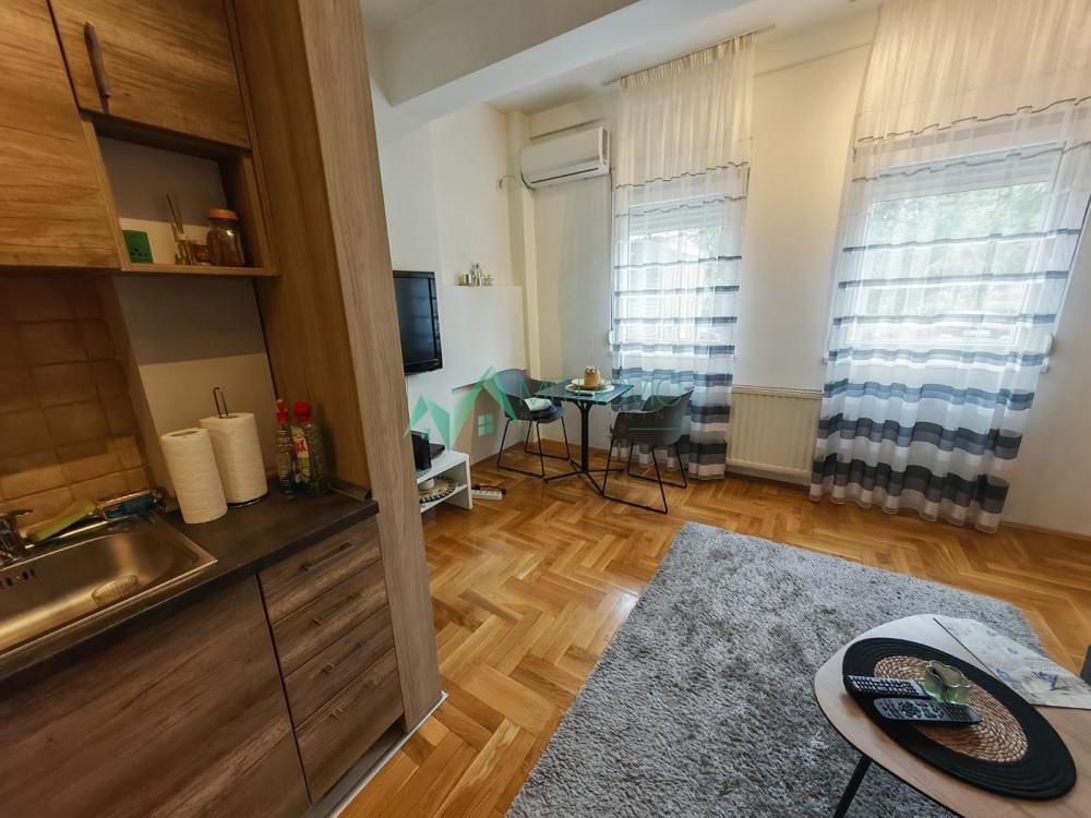 Slika 3 - Podbara, 37m2. Prelep jednoiposoban namešten stan. 