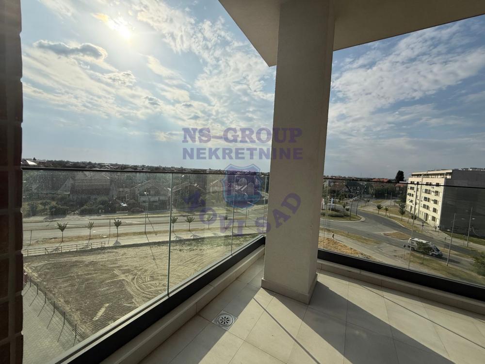 Slika 6 - Četvorosoban, 87m2, Novo naselje Novi Sad, sa terasom, ima lift