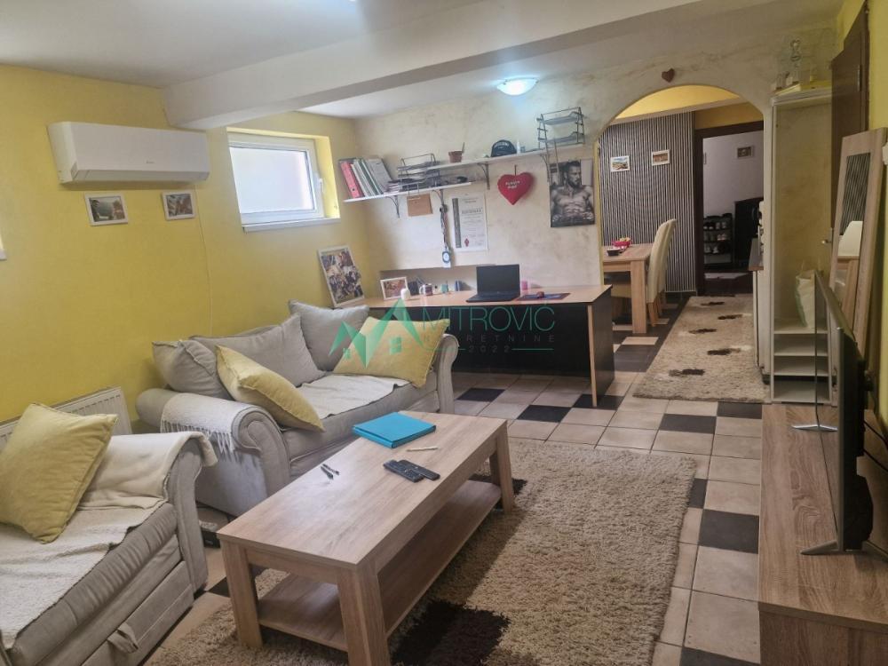 Glavna slika -NOVI SAD, ADAMOVIĆEVO NASELJE 