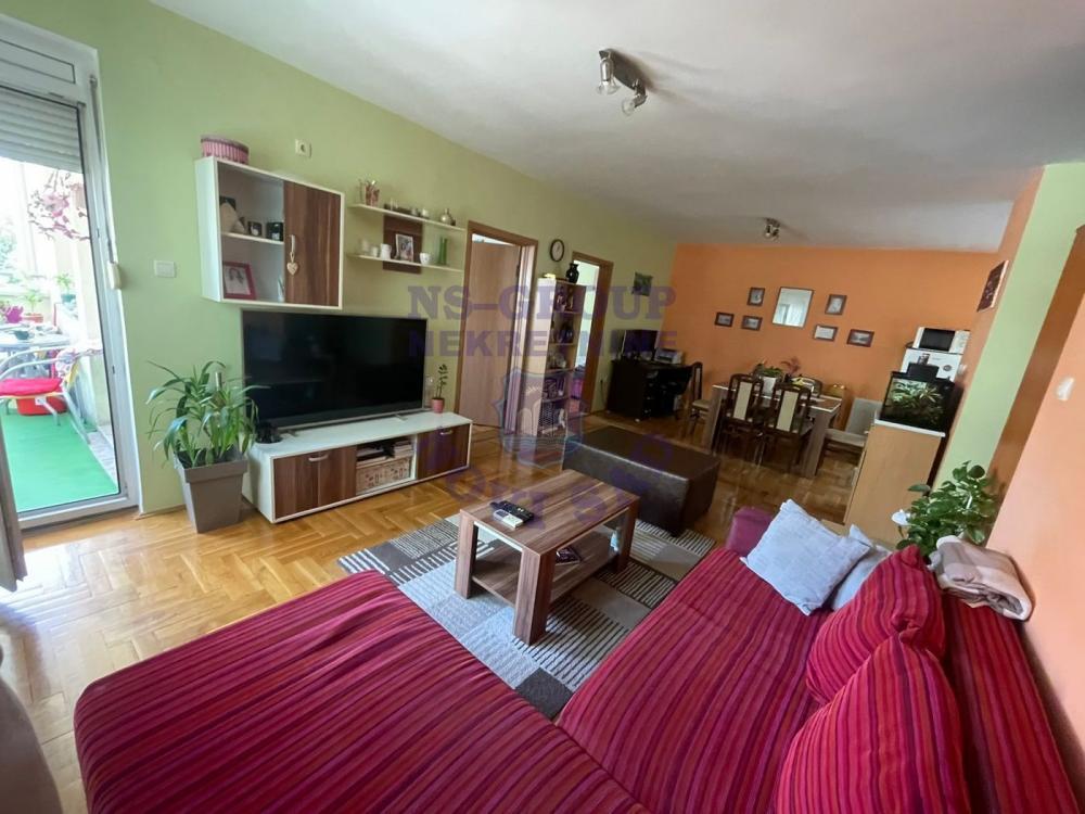 Glavna slika -Trosoban stan kod Socijalnog!