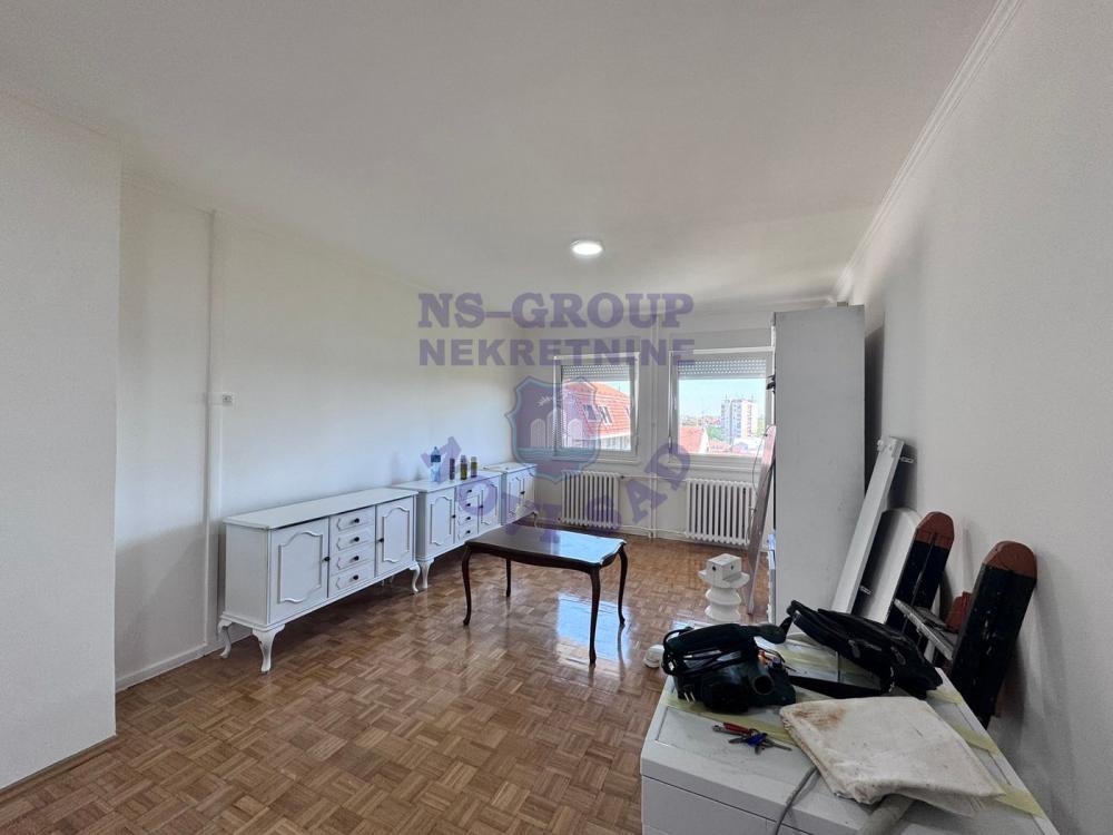 Glavna slika -Trosoban stan na Novoj Detelinari!