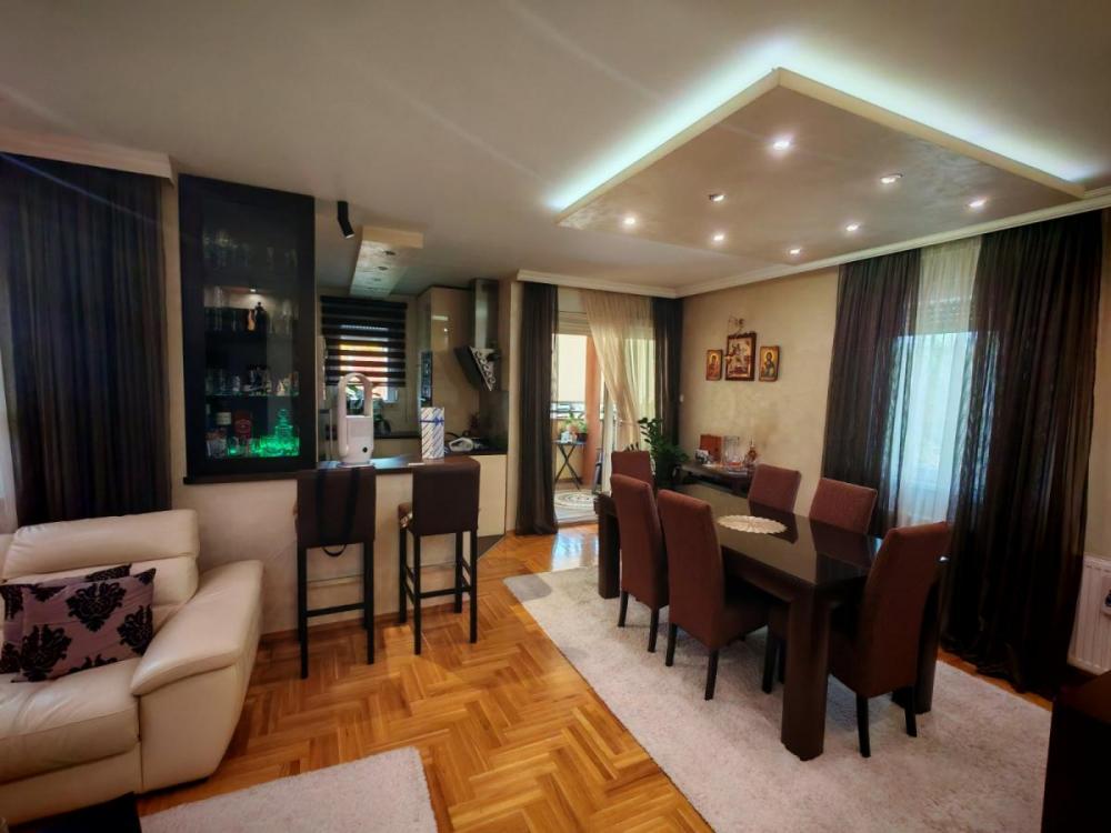 Slika 4 - Trosoban, 72m2, Telep Novi Sad, sa terasom, sa garažom