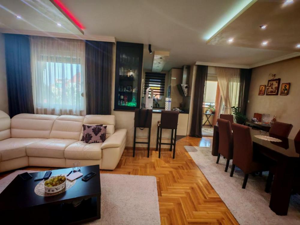 Slika 2 - Trosoban, 72m2, Telep Novi Sad, sa terasom, sa garažom