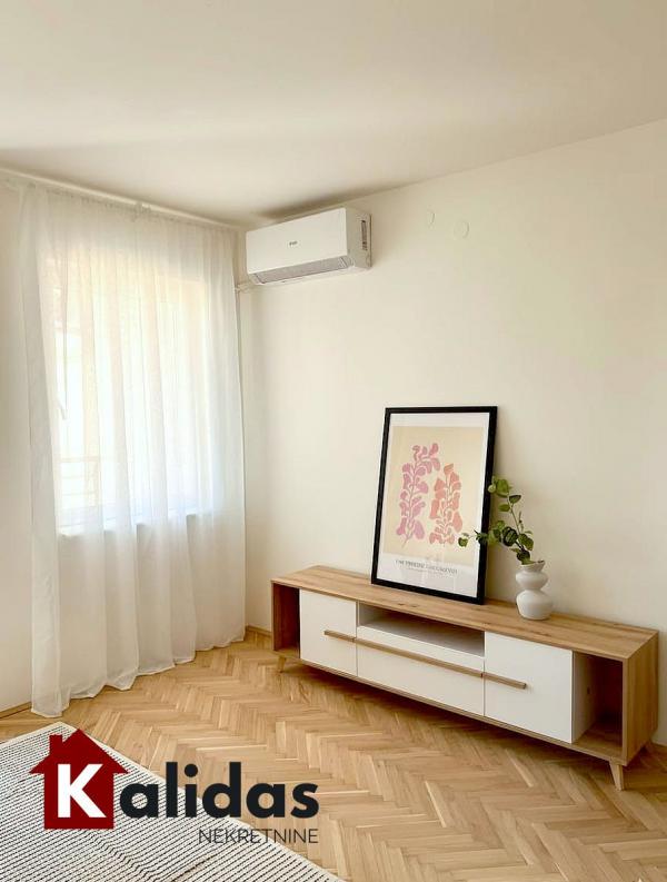 Slika 2 - Stan,NOVI SAD,BULEVAR EVROPE,kv: 28, € 96800, ID: 1008163