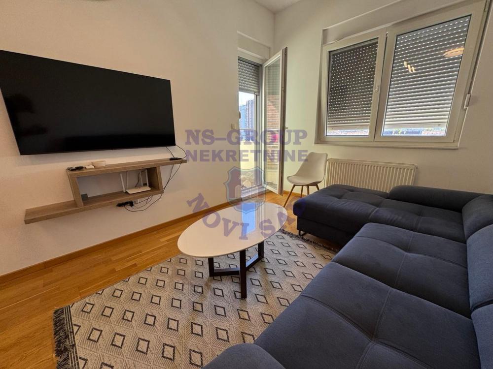 Slika 1 - Trosoban, 62m2, Kej žrtava racije Novi Sad, sa terasom, ima lift