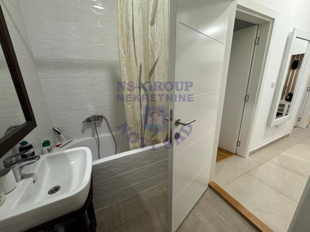 Slika 7 - Trosoban, 62m2, Kej žrtava racije Novi Sad, sa terasom, ima lift