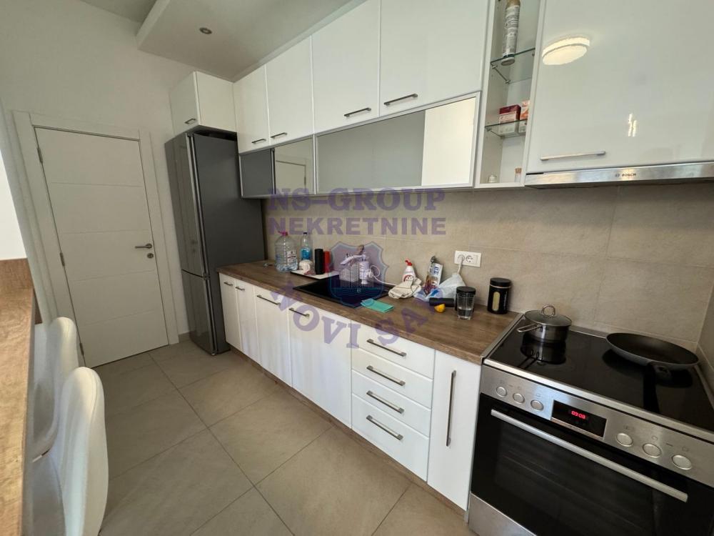 Slika 3 - Trosoban, 62m2, Kej žrtava racije Novi Sad, sa terasom, ima lift