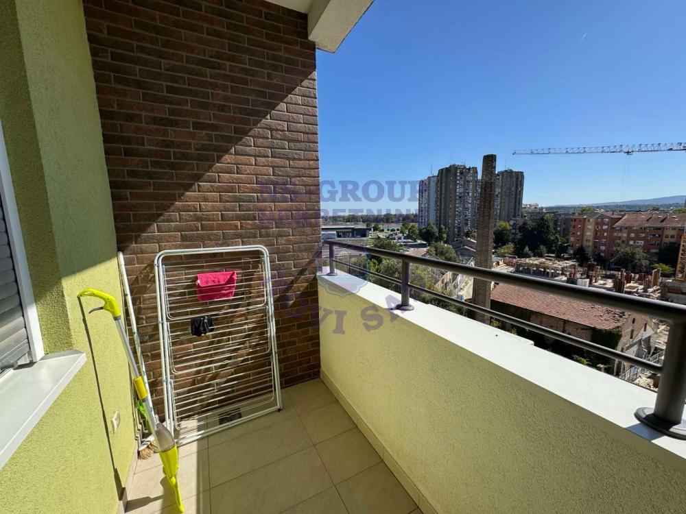 Slika 9 - Trosoban, 62m2, Kej žrtava racije Novi Sad, sa terasom, ima lift