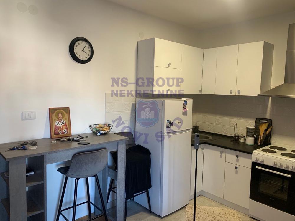 Slika 2 - Garsonjera na Salajci, kompletno nameštena!