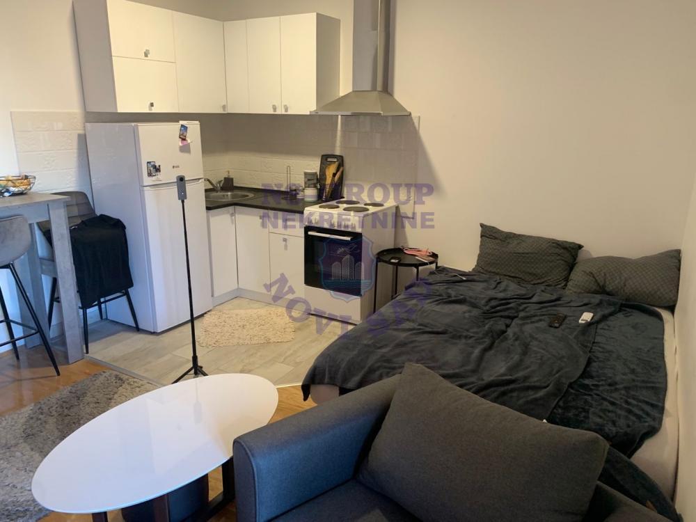 Glavna slika -Garsonjera na Salajci, kompletno nameštena!