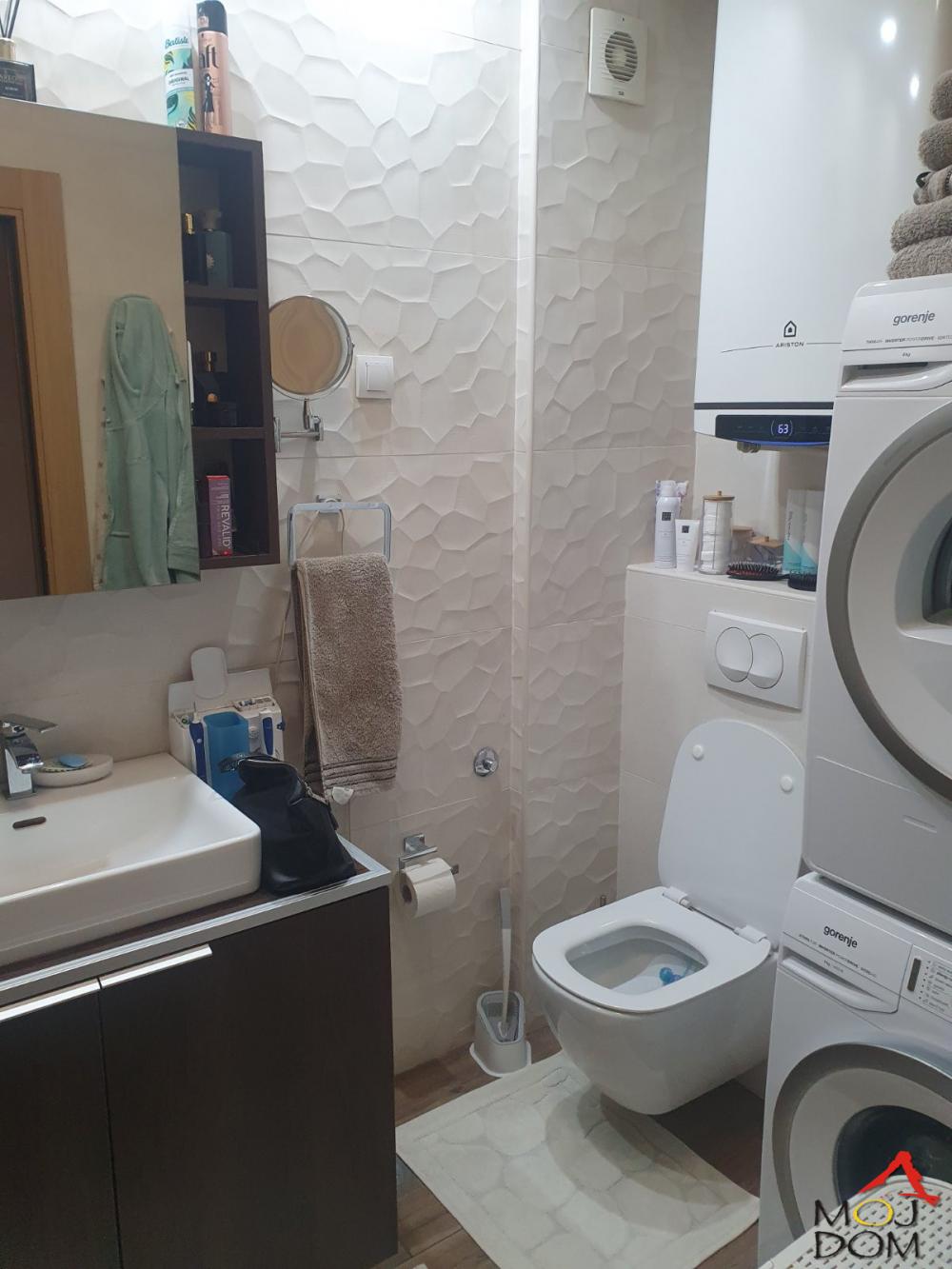 Slika 11 - Stan,NOVI SAD,TELEP,kv: 72, € 185400, ID: 1031160