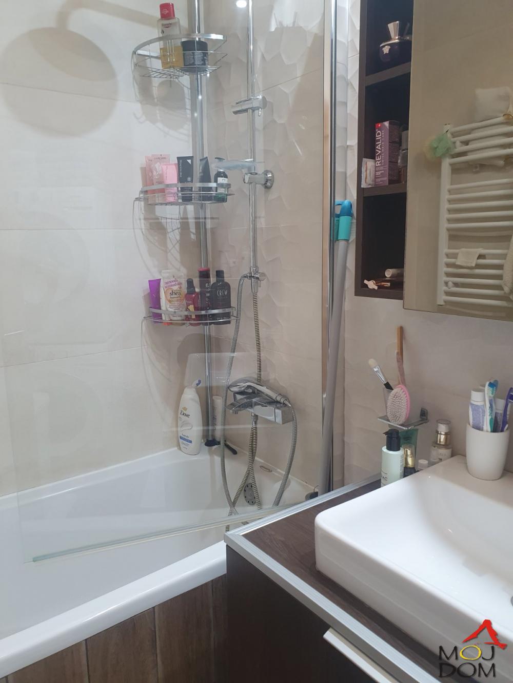 Slika 10 - Stan,NOVI SAD,TELEP,kv: 72, € 185400, ID: 1031160