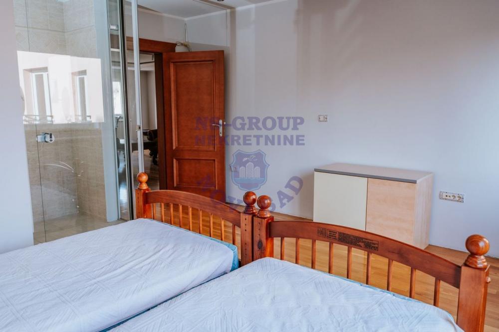 Slika 4 - Četvorosoban, 177m2, Novosadski kej Novi Sad