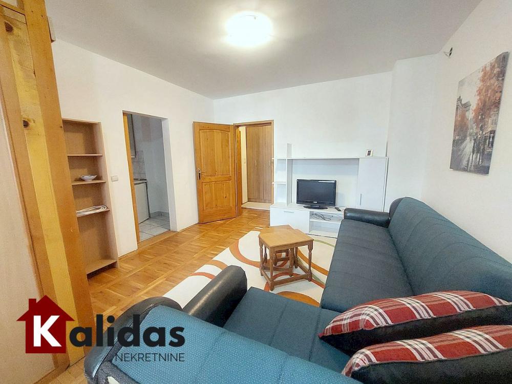 Slika 2 - Stan,NOVI SAD,BULEVAR,kv: 38, € 128750, ID: 1008173