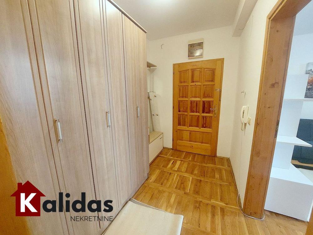 Slika 8 - Stan,NOVI SAD,BULEVAR,kv: 38, € 128750, ID: 1008173