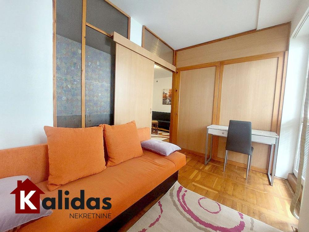 Slika 5 - Stan,NOVI SAD,BULEVAR,kv: 38, € 128750, ID: 1008173