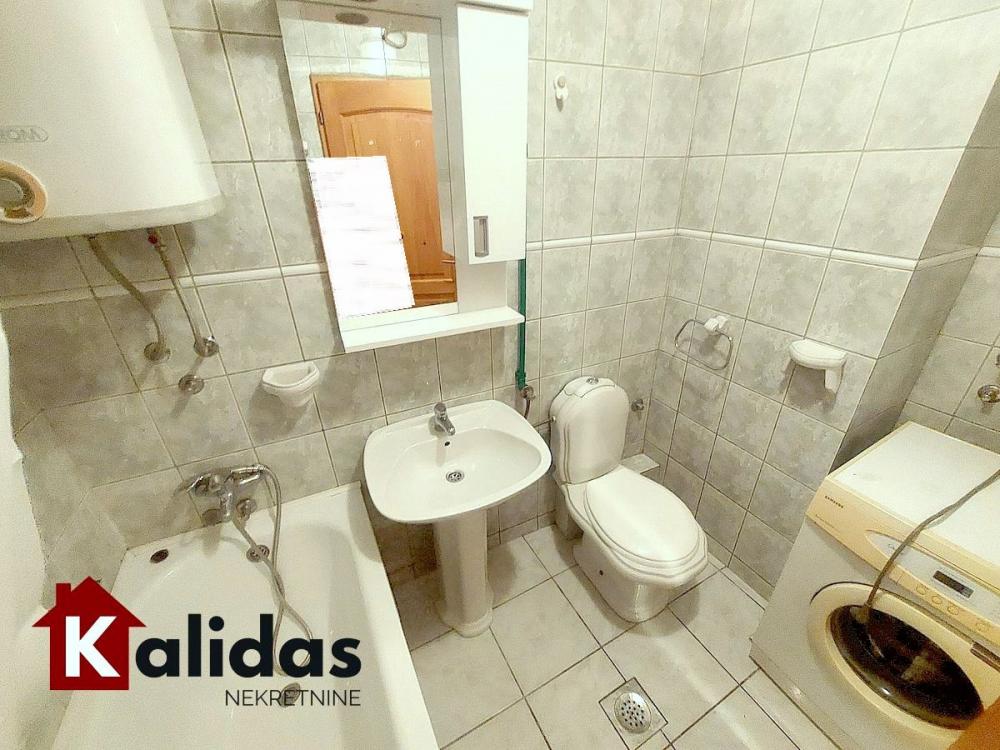 Slika 11 - Stan,NOVI SAD,BULEVAR,kv: 38, € 128750, ID: 1008173