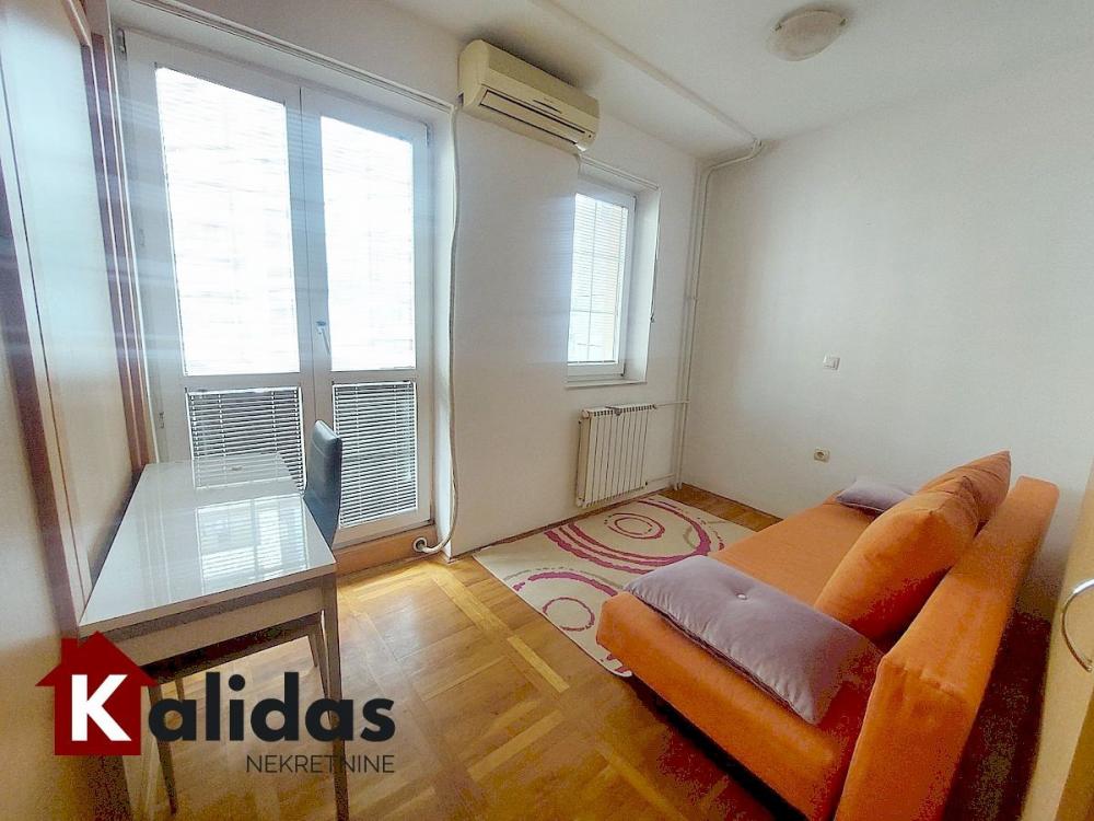 Slika 4 - Stan,NOVI SAD,BULEVAR,kv: 38, € 128750, ID: 1008173