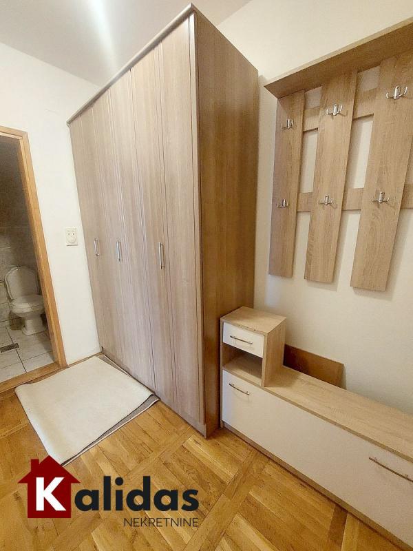 Slika 10 - Stan,NOVI SAD,BULEVAR,kv: 38, € 128750, ID: 1008173